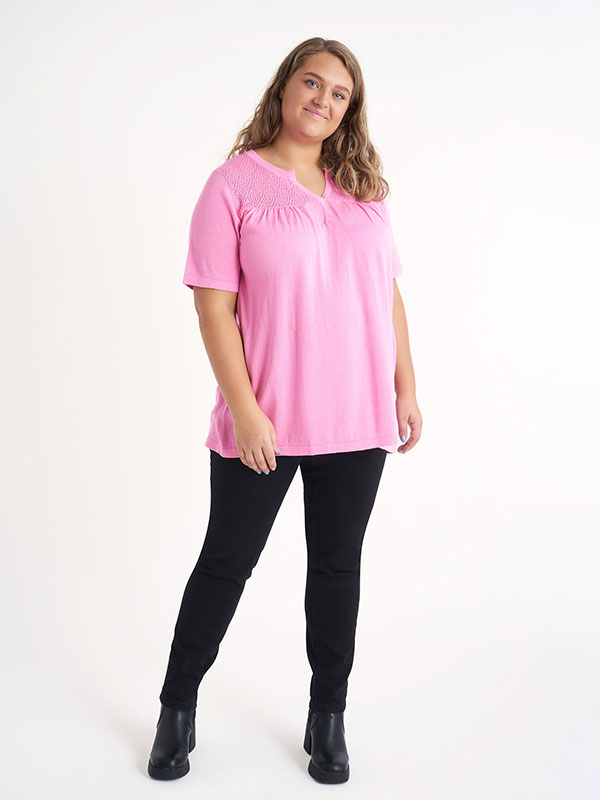 BRYNDIS - Rosa t-skjorte i strikket bomull fra Adia