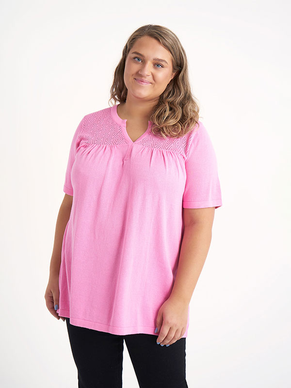 BRYNDIS  - Plus Size Bluse fra Adia