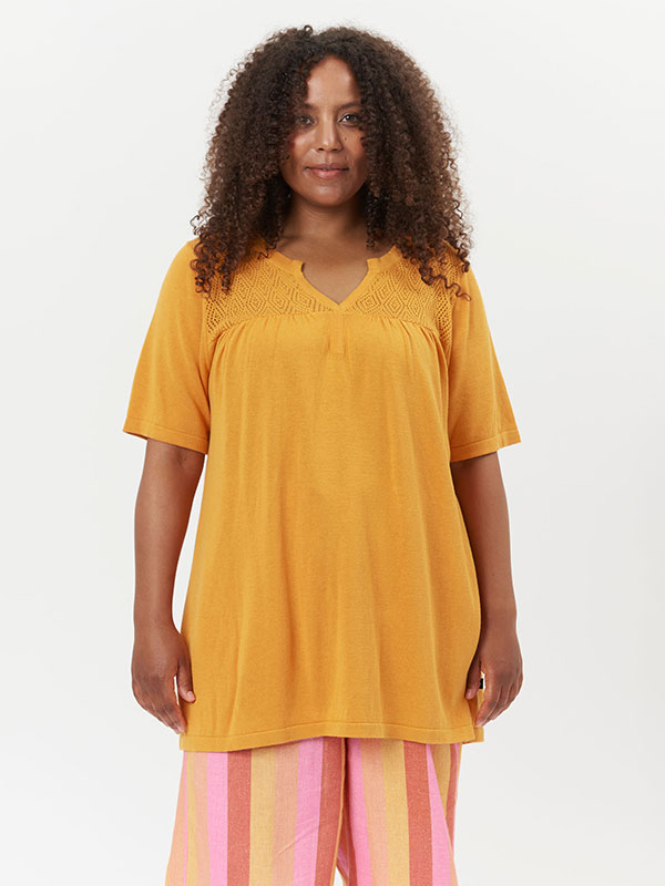 BRYNDIS - Oransje t-skjorte i strikket bomull fra Adia