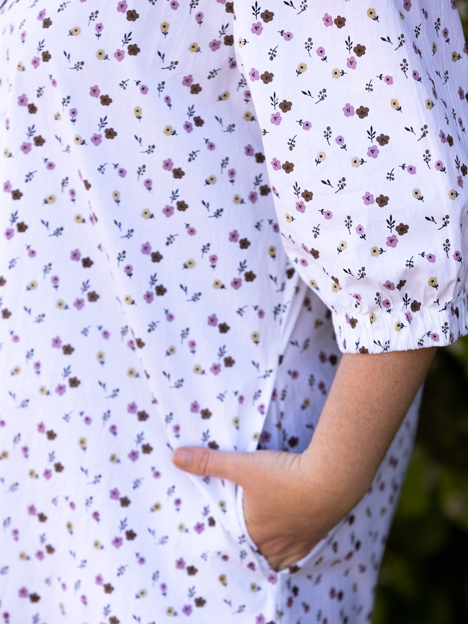Everett - hvit skjorte tunika med fine blomster fra Aprico