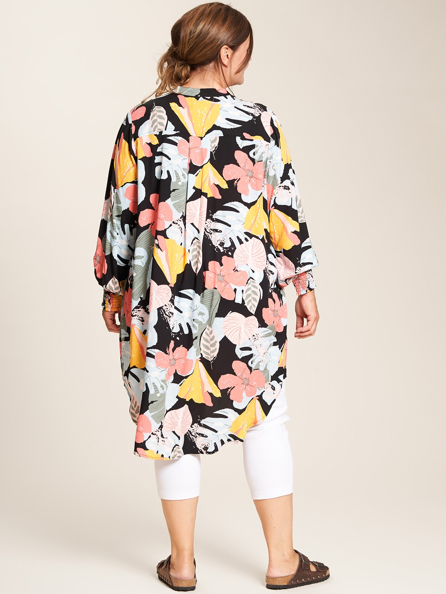 Ulrikke - Svart skjorte med blomster print fra Gozzip