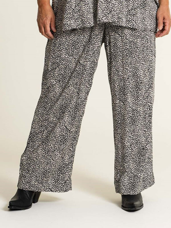 MARGRETHE  - Plus Size Bukser fra Gozzip