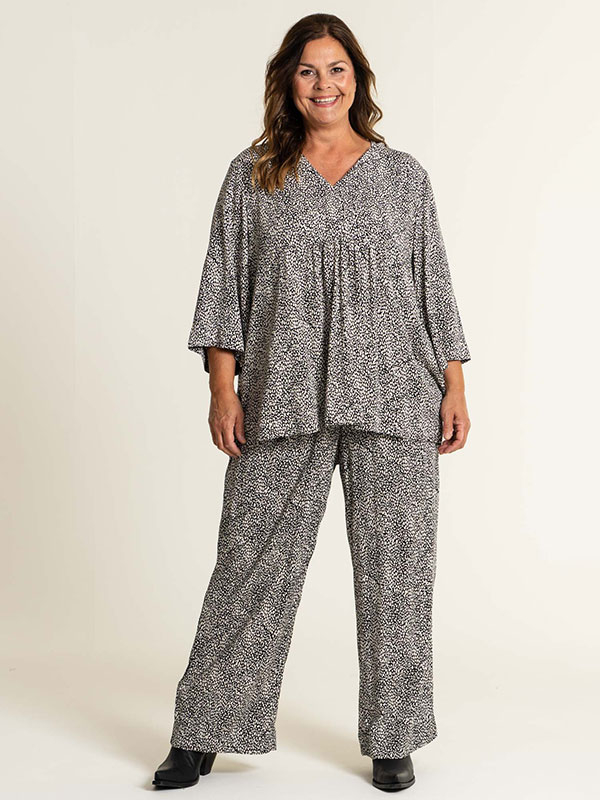 MARGRETHE  - Plus Size Bukser fra Gozzip
