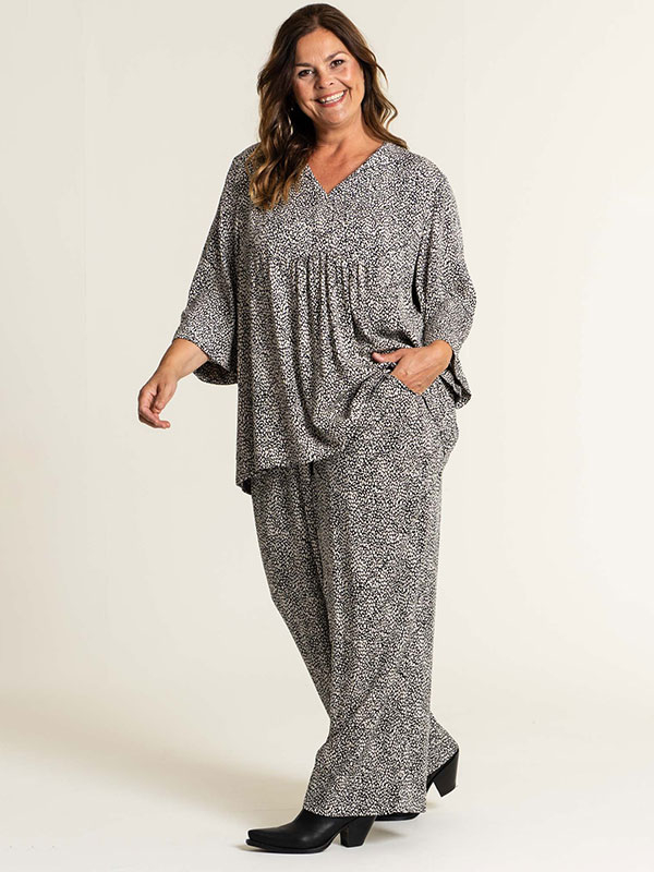 MARGRETHE  - Plus Size Bukser fra Gozzip