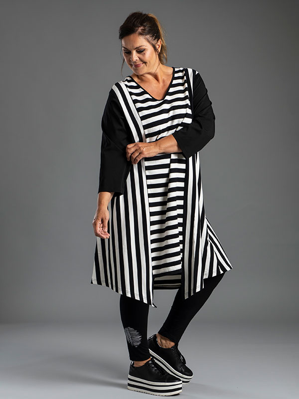 MATILDA - Lang tunika med svarte hvite striper fra Gozzip Black