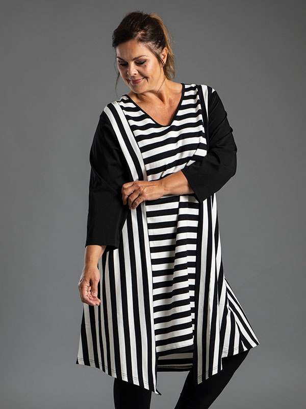MATILDA - Lang tunika med svarte hvite striper fra Gozzip Black