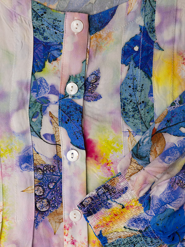 ADILE - Hvit skjortetunika med blå blomster fra Gozzip