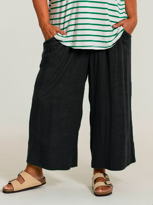 KARINA - Svarte bukser med brede ben i viskose og lin fra Gozzip