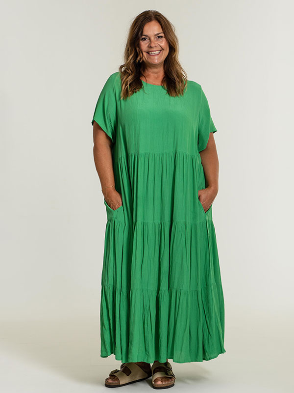 SUSSIE - Lang grønn kjole i 100% Viskose fra Gozzip