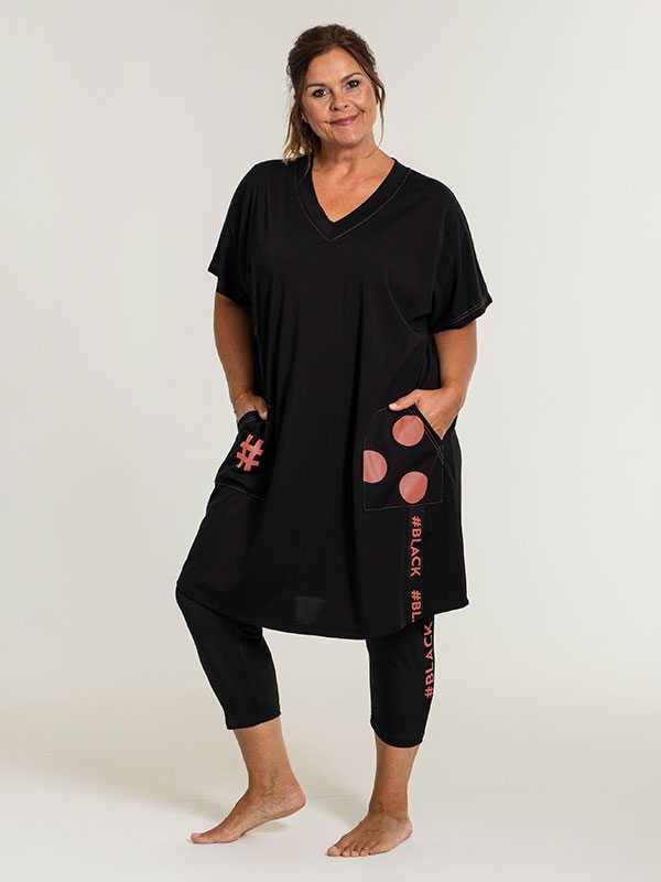 GABRIELA - Svart jersey tunika med korallfargede print fra Gozzip Black