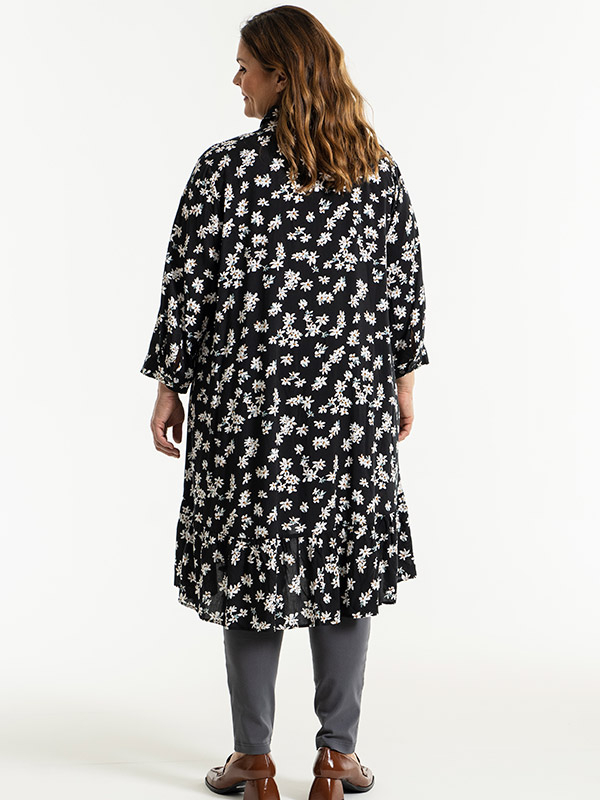 EDITH  - Plus Size Kjole fra Gozzip
