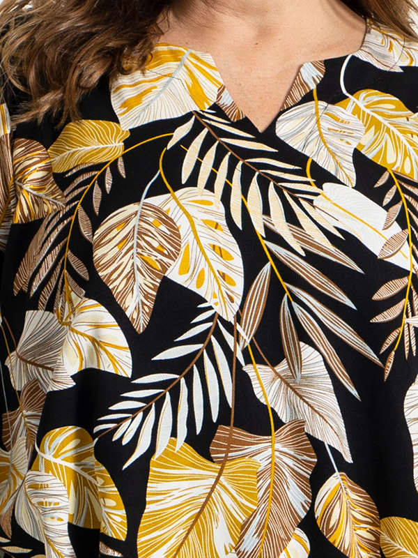 AMILLA - Svart bluse med gult og brunt print fra Gozzip