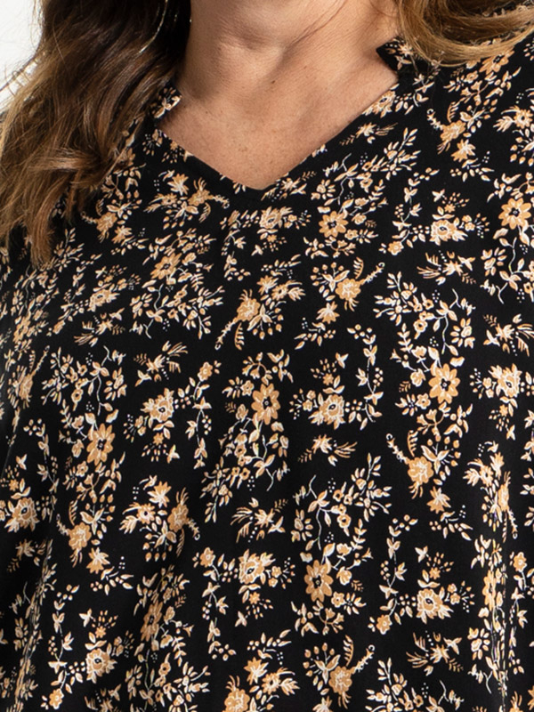 ANNAH - Svart bluse med brunt blomsterprint fra Gozzip