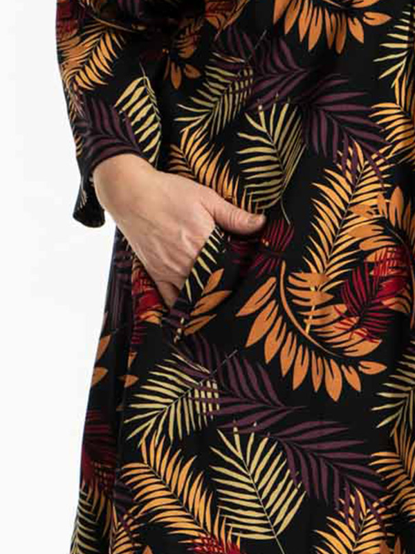 AJE - Lang kjole med print fra Gozzip