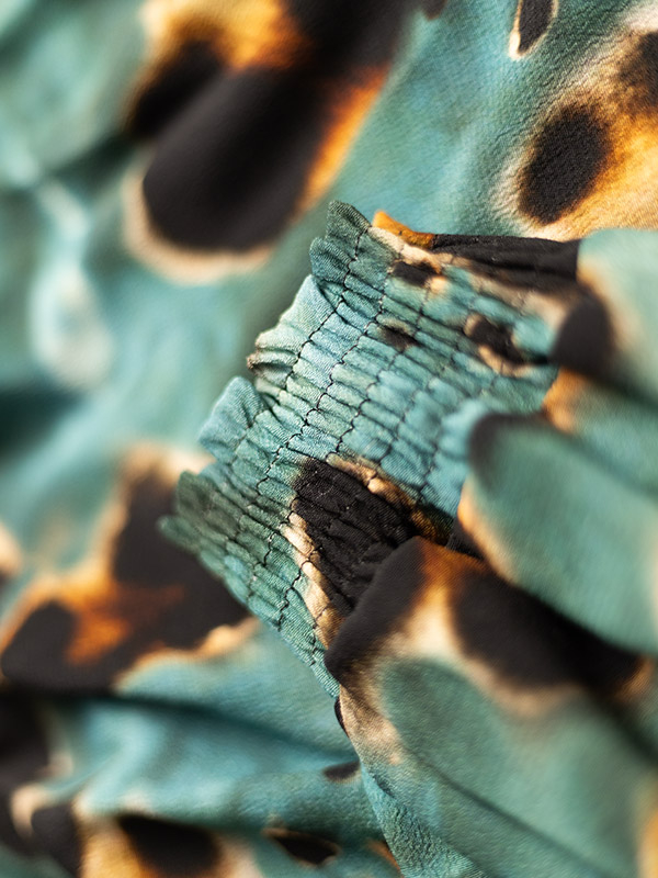 THILDE - Petroleum bluse med leopardprint fra Gozzip