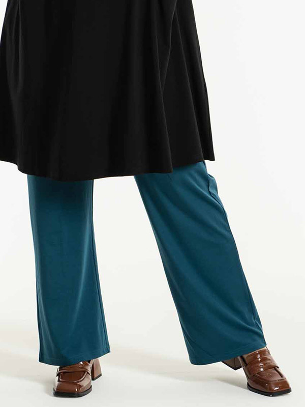 BASMA - Petroleumsblå bukser i jersey fra Gozzip