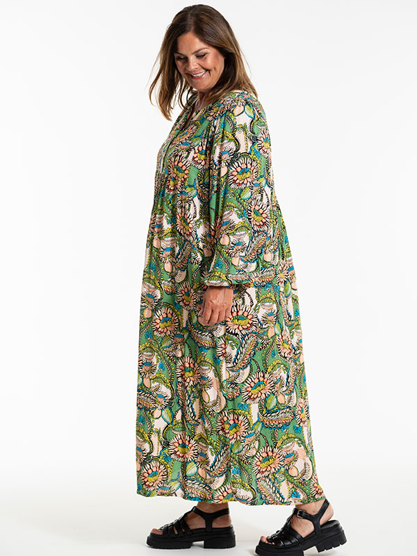 BETINE - Plus Size Kjole fra Gozzip