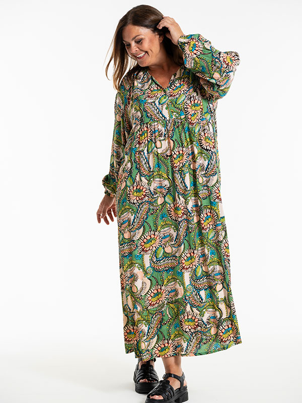 BETINE - Plus Size Kjole fra Gozzip
