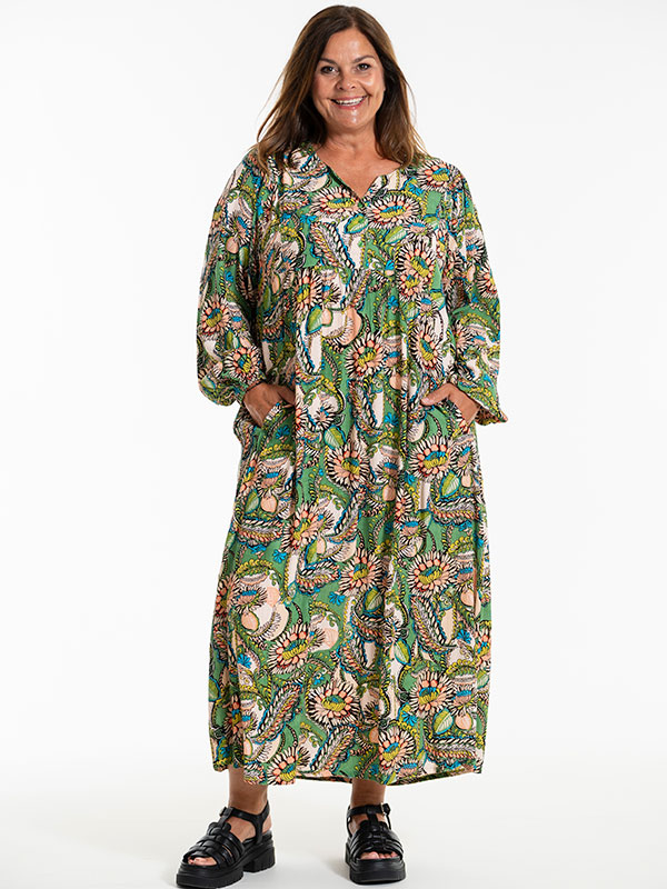 BETINE - Plus Size Kjole fra Gozzip