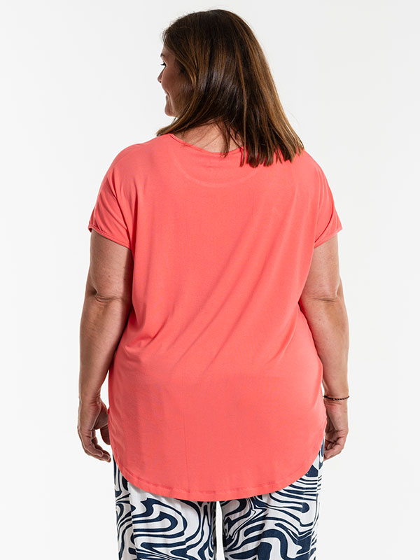 GITTE - Plus Size T-shirt fra Gozzip