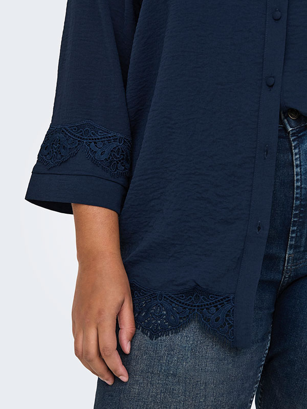 CARMETTA - Plus Size Skjorte fra Only Carmakoma
