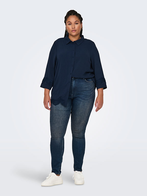 CARMETTA - Plus Size Skjorte fra Only Carmakoma
