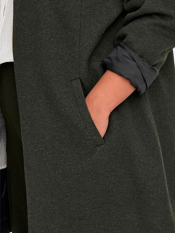 SOHO - Mørk grønn jakke med blazer look fra Only Carmakoma