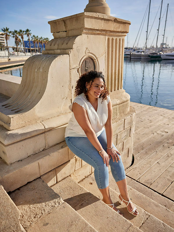 CARTHYRA - Plus Size Bluse fra Only Carmakoma