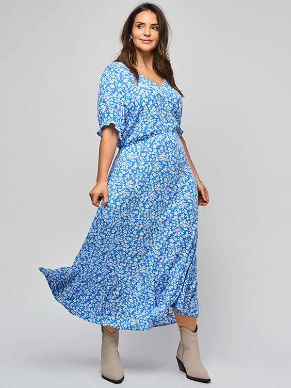 CARCHIANTI - Plus Size Kjole fra Only Carmakoma