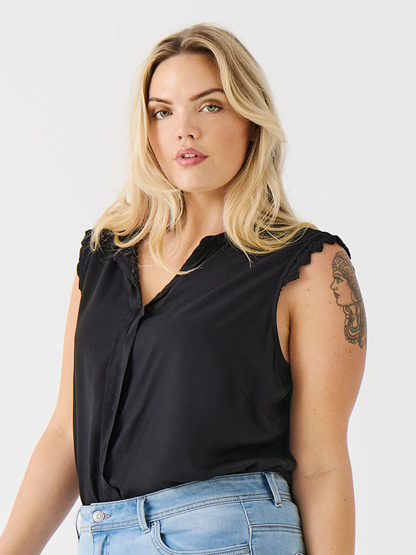 MUMI  - Plus Size Topp fra Only Carmakoma