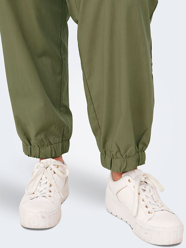 TIM - Grønne bukser med strikk i livet fra Only Carmakoma