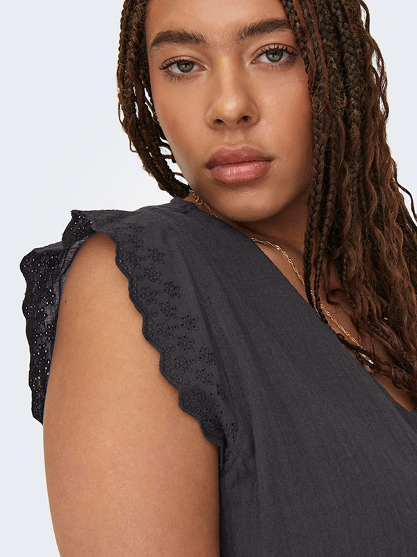 CARTHYRA - Plus Size Topp fra Only Carmakoma