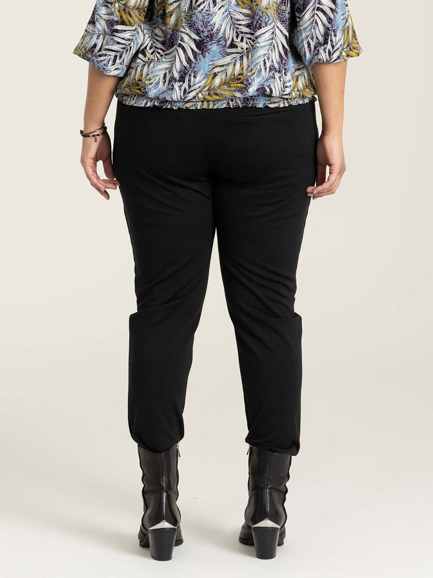 SALLY  - Plus Size Bukser fra Studio