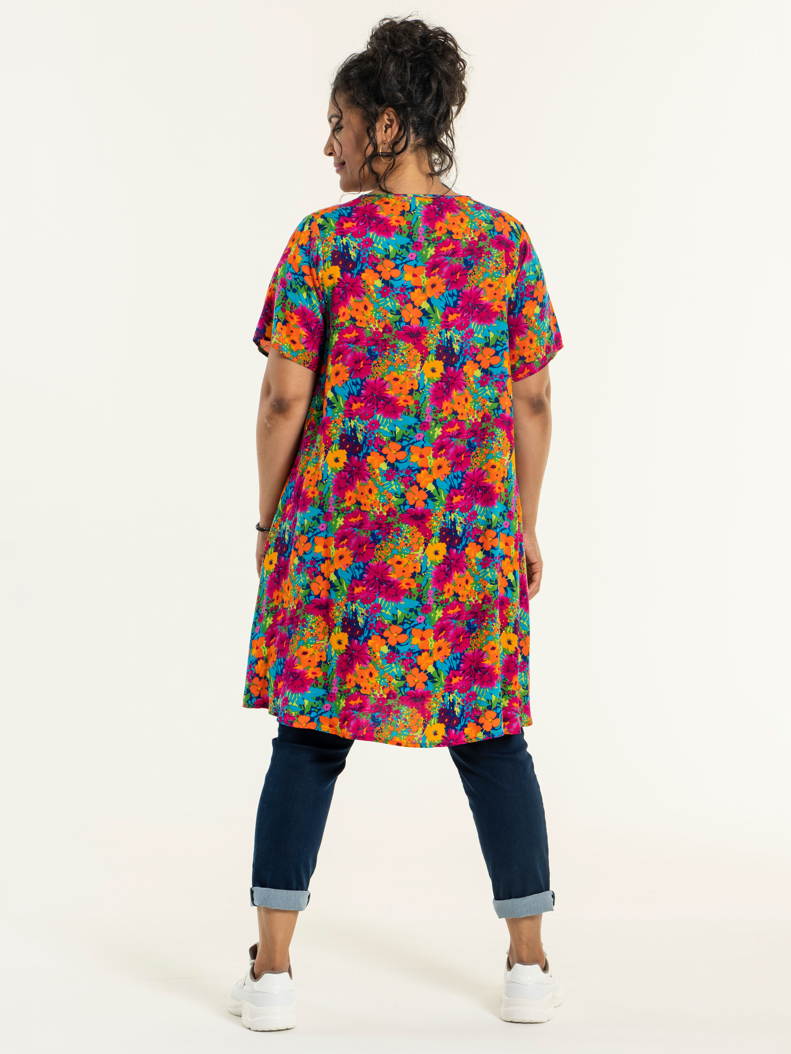 BIRGITTE  - Plus Size Kjole fra Studio