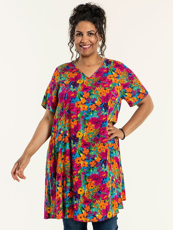 BIRGITTE  - Plus Size Kjole fra Studio