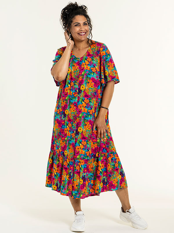 NADINE - Plus Size Kjole fra Studio