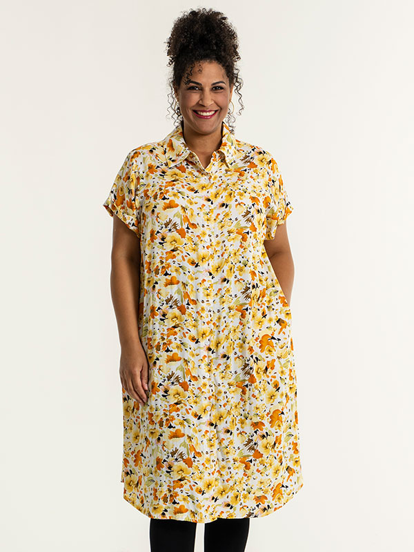 ABELINE - Plus Size Kjole fra Studio