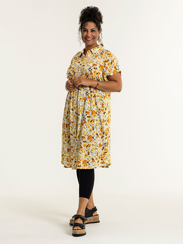 ABELINE - Plus Size Kjole fra Studio