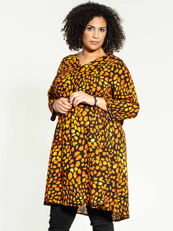 BIRGITTE  - Plus Size Kjole fra Studio
