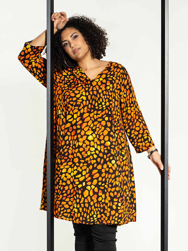 BIRGITTE  - Plus Size Kjole fra Studio