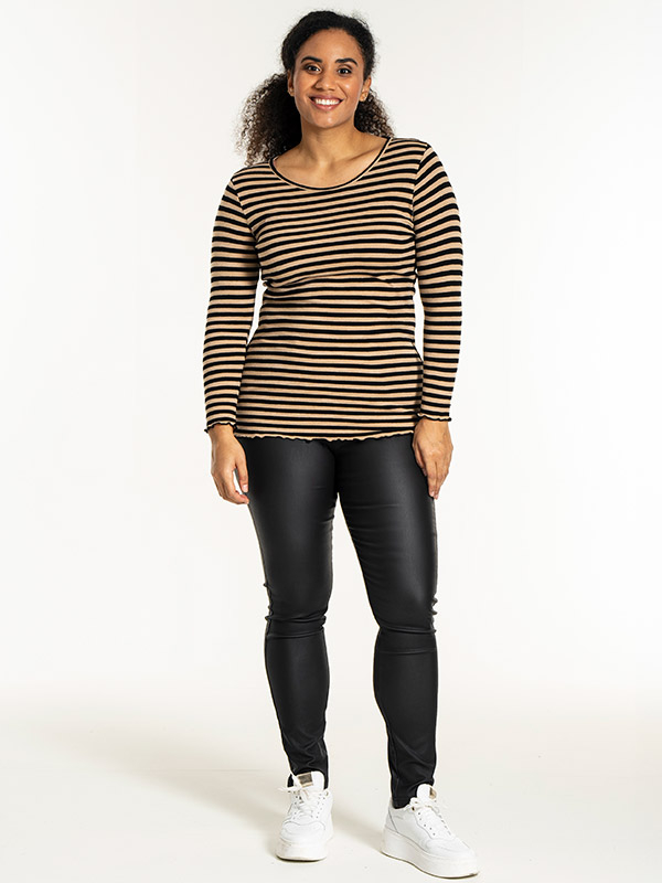 RIB - Plus Size Bluse fra Sandgaard
