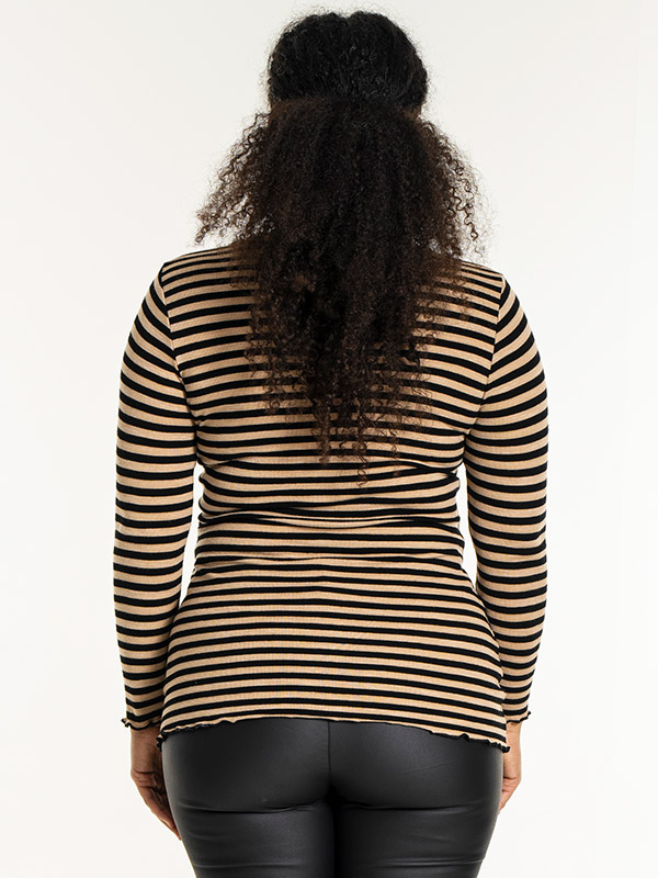 RIB - Plus Size Bluse fra Sandgaard