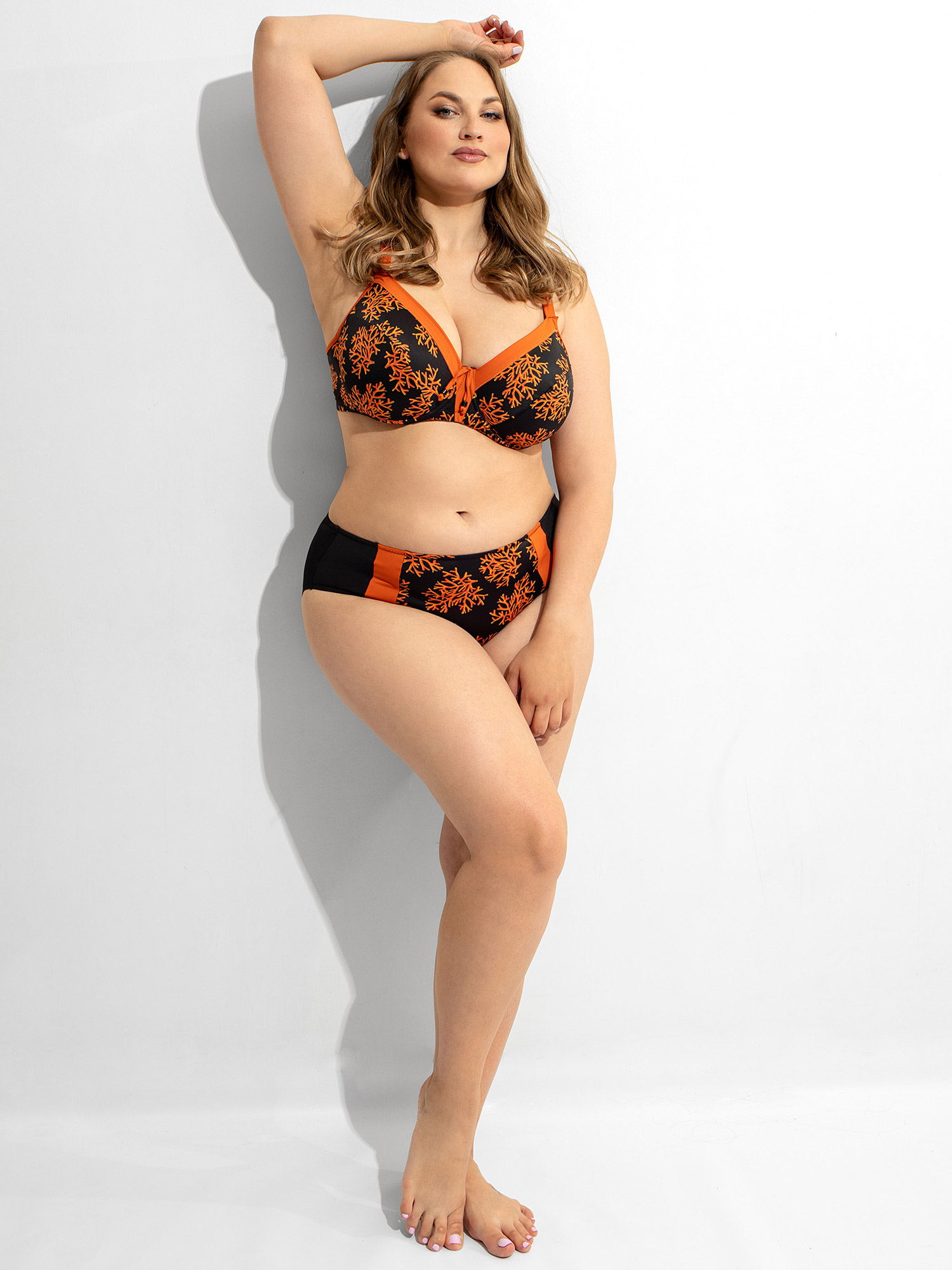 Tai - Sort bikini truse med oransje print fra Plaisir