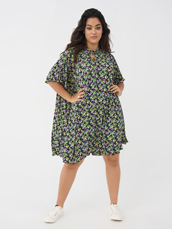 GREENIE  - Plus Size Kjole fra Only Carmakoma