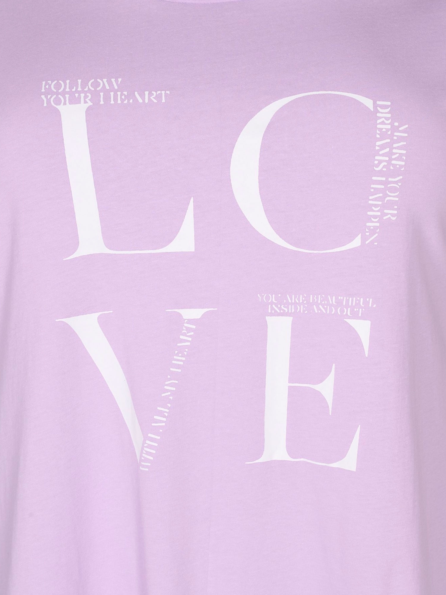 Lys lilla T-skjorte i A-fasong med 'LOVE' print fra Zizzi