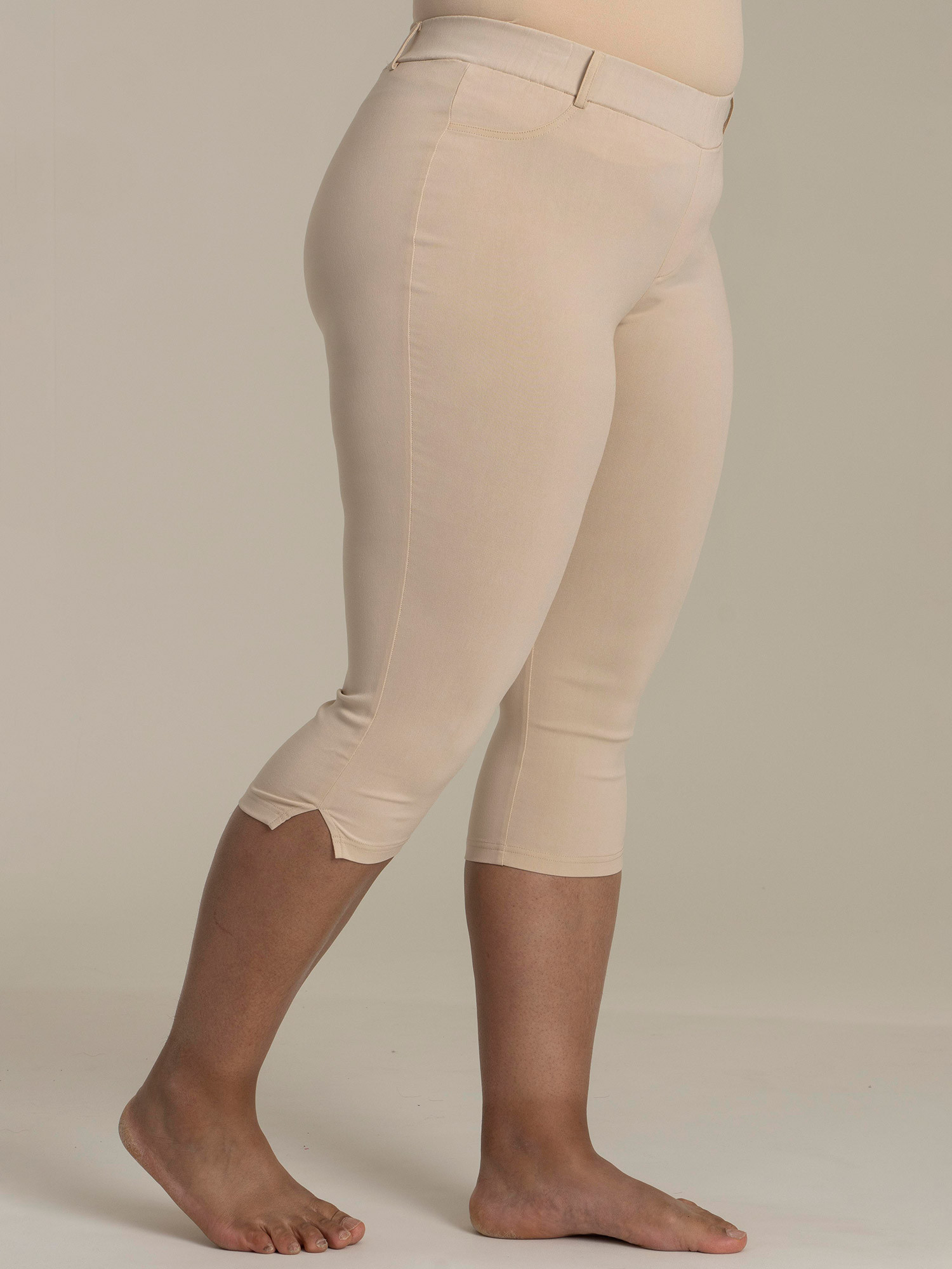 Beige capri leggings deals