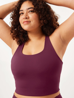 PALOMA - Plus Size Topp fra Girlfriend Collective