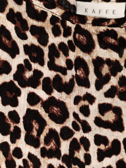 Kaffe Curve ISMA - Viskose t-skjorte med leo print