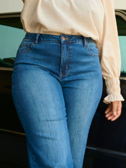 Kaffe Curve KANNA - Blå bootcut jeans med stretch