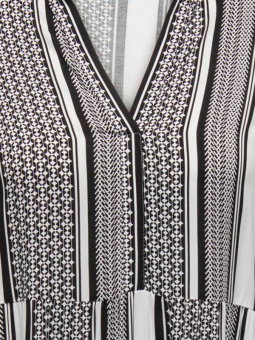 Only Carmakoma MARRAKESH  - Lang viskosekjole i hvitt og svart mønster